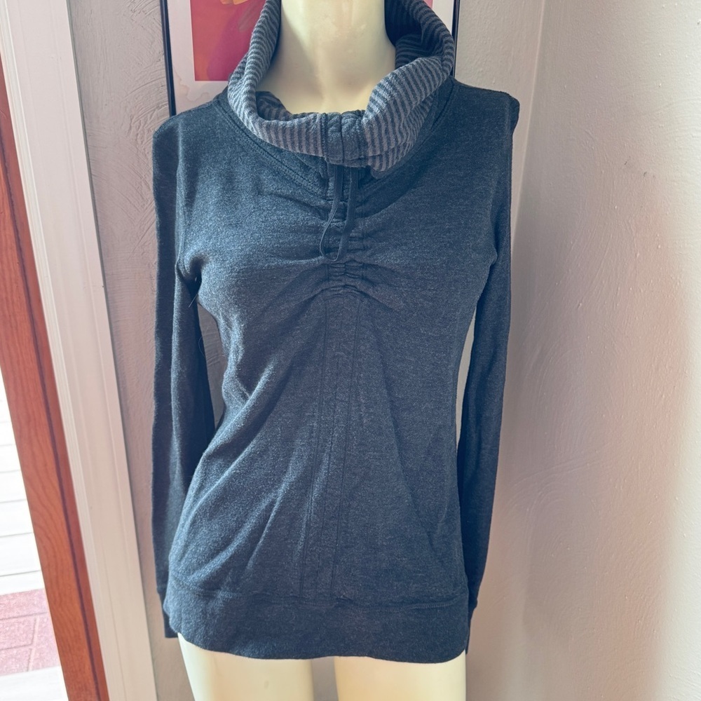 Lululemon long sleeve shirt